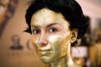 bodypainting_01_bright-golden-body-painting-for-hostess-italian-event-vinitaly