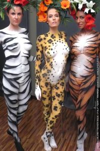 bodypainting_08_wildlife-tiger-zebra-leopard-body-painting-milan-fashion-show-catwalk