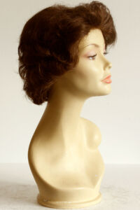 wig Pierre Balmain med